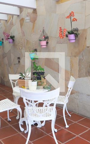 Casa à venda com 500m², 6 quartos e 4 vagasÁrea externa