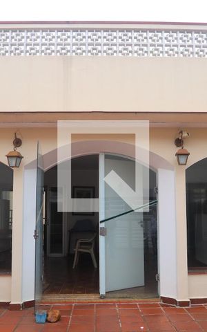 Casa à venda com 500m², 6 quartos e 4 vagasCasa fundos