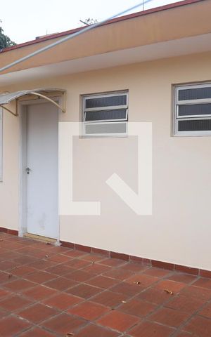Casa à venda com 500m², 6 quartos e 4 vagasCasa fundos (Suítes)
