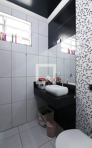 Casa à venda com 153m², 3 quartos e 2 vagasBanheiro Social