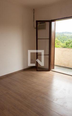 Casa à venda com 280m², 3 quartos e 2 vagas Casa à venda com 280m², 3 quartos e 2 vagasQUARTO 2