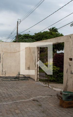 Casa à venda com 280m², 3 quartos e 2 vagas Casa à venda com 280m², 3 quartos e 2 vagasÁREA EXTERNA FRENTE