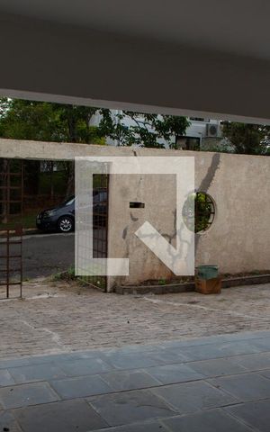 Casa à venda com 280m², 3 quartos e 2 vagas Casa à venda com 280m², 3 quartos e 2 vagasÁREA EXTERNA FRENTE