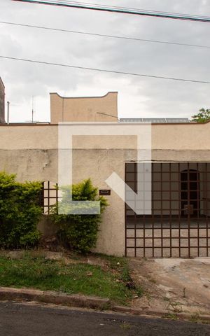 Casa à venda com 280m², 3 quartos e 2 vagas Casa à venda com 280m², 3 quartos e 2 vagasFACHADA