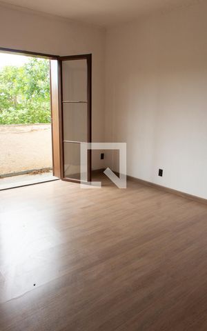 Casa à venda com 280m², 3 quartos e 2 vagas Casa à venda com 280m², 3 quartos e 2 vagasSUITE