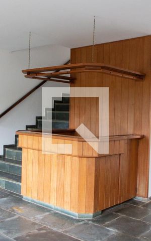 Casa à venda com 280m², 3 quartos e 2 vagas Casa à venda com 280m², 3 quartos e 2 vagasSALA