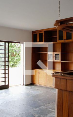 Casa à venda com 280m², 3 quartos e 2 vagas Casa à venda com 280m², 3 quartos e 2 vagasSALA