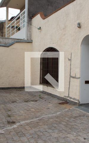 Casa à venda com 280m², 3 quartos e 2 vagas Casa à venda com 280m², 3 quartos e 2 vagasÁREA EXTERNA FRENTE