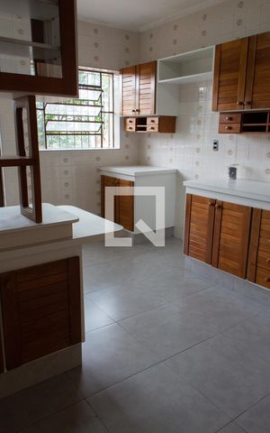 Casa à venda com 280m², 3 quartos e 2 vagas Casa à venda com 280m², 3 quartos e 2 vagasCOZINHA