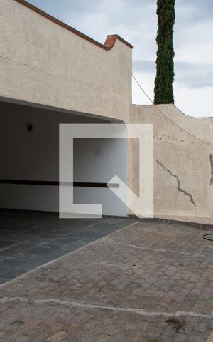Casa à venda com 280m², 3 quartos e 2 vagas Casa à venda com 280m², 3 quartos e 2 vagasÁREA EXTERNA FRENTE
