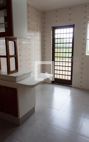Casa à venda com 280m², 3 quartos e 2 vagas Casa à venda com 280m², 3 quartos e 2 vagasCOZINHA