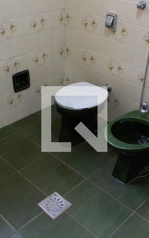 Casa à venda com 280m², 3 quartos e 2 vagas Casa à venda com 280m², 3 quartos e 2 vagasBANHEIRO SOCIAL