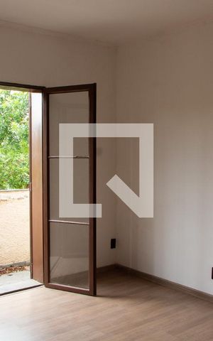 Casa à venda com 280m², 3 quartos e 2 vagas Casa à venda com 280m², 3 quartos e 2 vagasSUITE