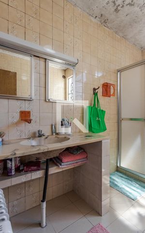 Casa à venda com 180m², 4 quartos e 1 vaga Casa à venda com 180m², 4 quartos e 1 vagaBanheiro 2