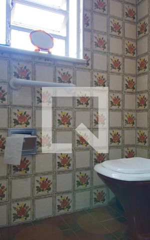 Casa à venda com 300m², 3 quartos e 4 vagasBanheiro Corredor 1