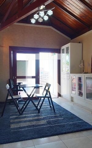 Casa à venda com 300m², 3 quartos e 4 vagasSala - Segundo Piso