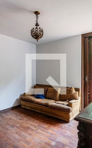 Casa para alugar com 385m², 4 quartos e 5 vagas Casa para alugar com 385m², 4 quartos e 5 vagasSuíte 1