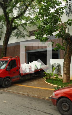 Apartamento à venda com 42m², 2 quartos e 1 vagaFachada do condomínio - Placa instalada no muro