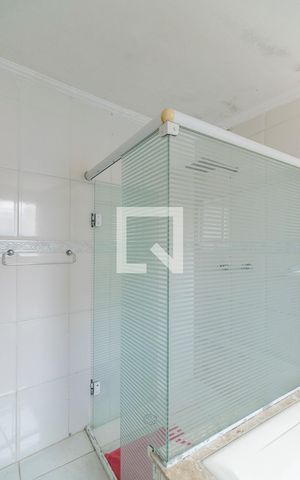 Casa à venda com 280m², 3 quartos e 3 vagas Casa à venda com 280m², 3 quartos e 3 vagasBanheiro da Suite