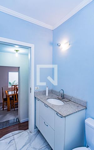 Casa à venda com 170m², 3 quartos e 2 vagasBanheiro