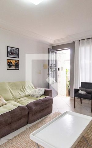 Casa à venda com 250m², 3 quartos e 1 vaga Casa à venda com 250m², 3 quartos e 1 vagaSala