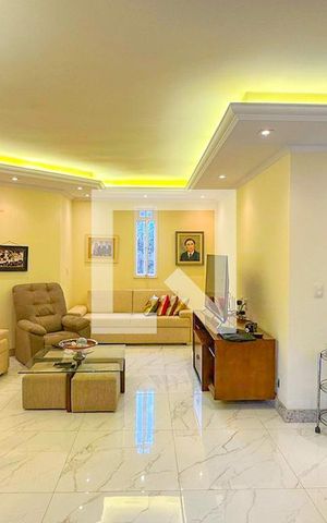 Casa à venda com 2700m², 5 quartos e 4 vagas Casa à venda com 2700m², 5 quartos e 4 vagasSala