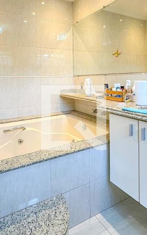 Casa à venda com 2700m², 5 quartos e 4 vagas Casa à venda com 2700m², 5 quartos e 4 vagasBanheiro