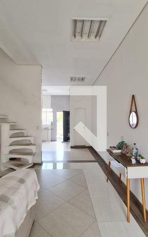 Casa à venda com 191m², 3 quartos e 2 vagas Casa à venda com 191m², 3 quartos e 2 vagasSala