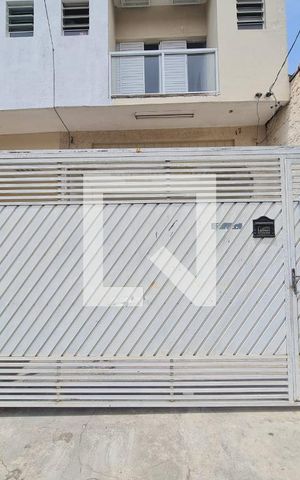 Casa à venda com 191m², 3 quartos e 2 vagas Casa à venda com 191m², 3 quartos e 2 vagasFachada