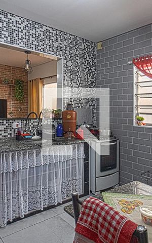 Casa à venda com 125m², 2 quartos e 2 vagas Casa à venda com 125m², 2 quartos e 2 vagasCozinha