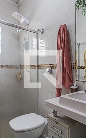 Casa à venda com 125m², 2 quartos e 2 vagas Casa à venda com 125m², 2 quartos e 2 vagasbanheiro social
