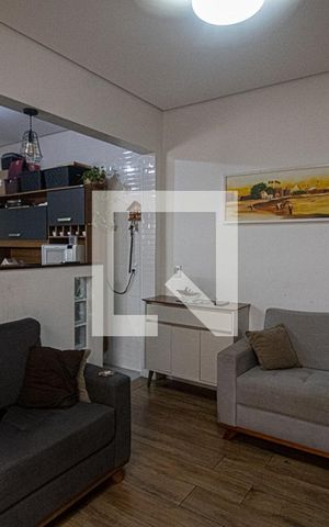 Casa à venda com 125m², 2 quartos e 2 vagas Casa à venda com 125m², 2 quartos e 2 vagasSala