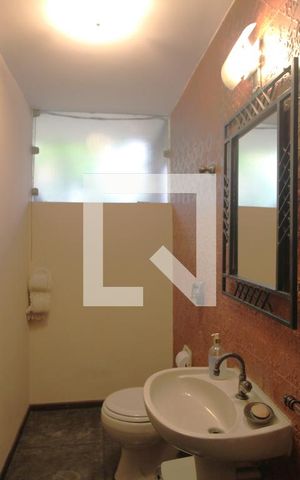 Casa à venda com 490m², 3 quartos e 2 vagasLavabo