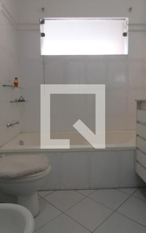 Casa à venda com 490m², 3 quartos e 2 vagasBanheiro da suíte 1