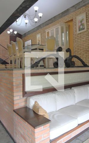 Casa à venda com 490m², 3 quartos e 2 vagasSala