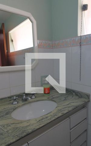 Casa à venda com 490m², 3 quartos e 2 vagasBanheiro da suíte 2