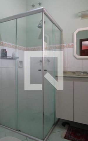 Casa à venda com 490m², 3 quartos e 2 vagasBanheiro da suíte 2