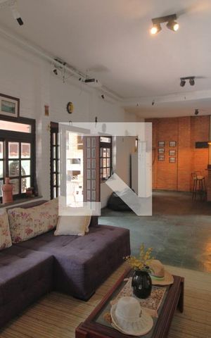 Casa à venda com 490m², 3 quartos e 2 vagasSalão para festas