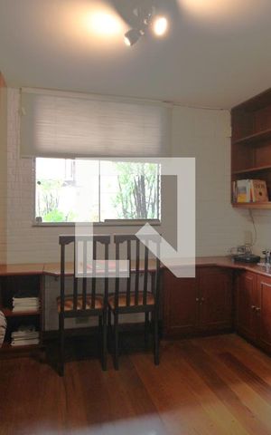 Casa à venda com 490m², 3 quartos e 2 vagasEscritório