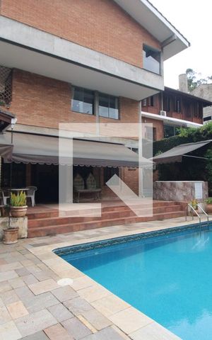Casa à venda com 490m², 3 quartos e 2 vagasFachada fundos da casa