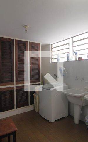 Casa à venda com 490m², 3 quartos e 2 vagasLavanderia