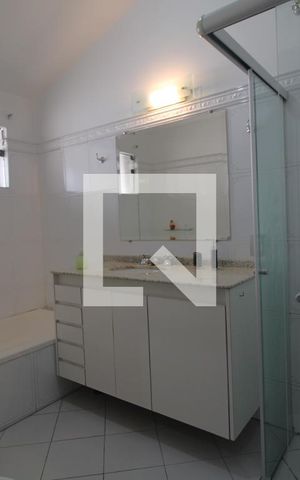 Casa à venda com 490m², 3 quartos e 2 vagasBanheiro da suíte 1