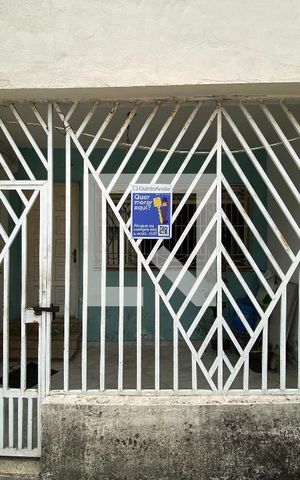 Casa à venda com 200m², 3 quartos e 4 vagasFachada com plaquinha