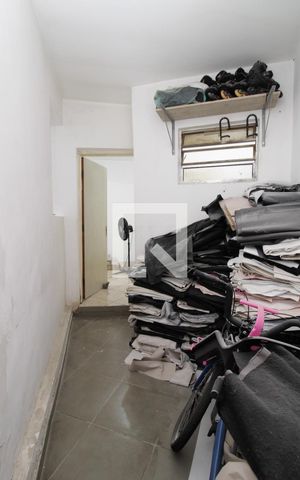 Casa à venda com 200m², 3 quartos e 4 vagasÁrea de Serviço