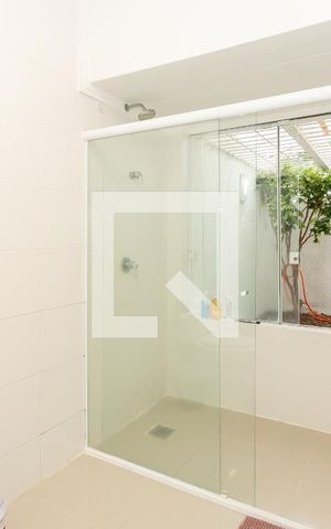 Casa à venda com 180m², 2 quartos e 2 vagas Casa à venda com 180m², 2 quartos e 2 vagasBanheiro da Suite 2