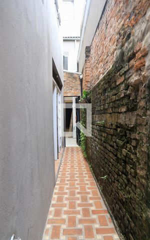 Casa à venda com 520m², 5 quartos e 5 vagasLateral Casa