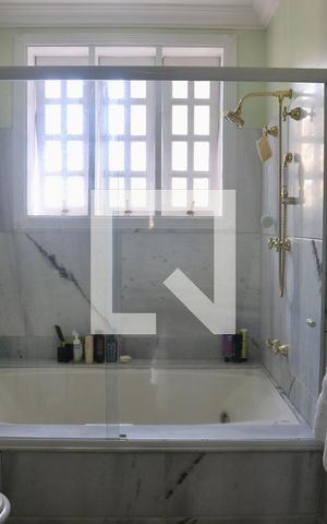 Casa à venda com 520m², 5 quartos e 5 vagasBanheiro da Suíte 2
