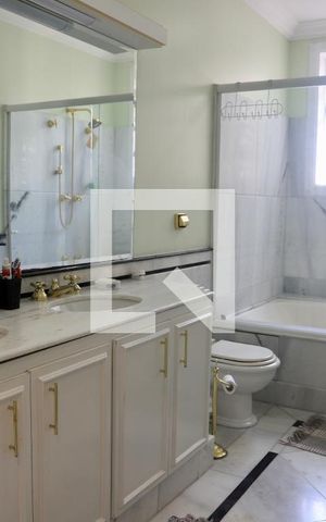 Casa à venda com 520m², 5 quartos e 5 vagasBanheiro da Suíte 2