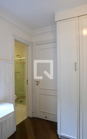 Casa à venda com 520m², 5 quartos e 5 vagasSuíte 1