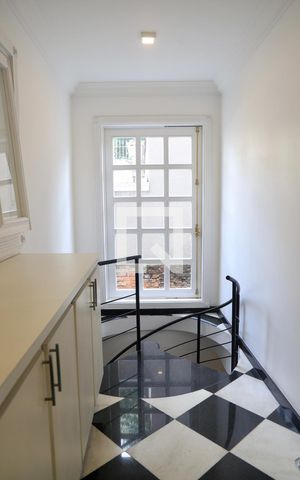 Casa à venda com 520m², 5 quartos e 5 vagasHall Escada